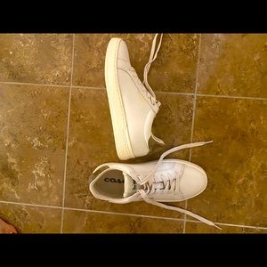 Almost new super trendy sneakers!